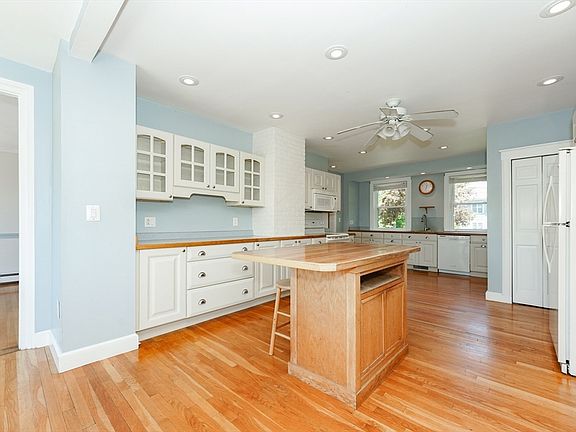 5th image of 377 Highland Ave