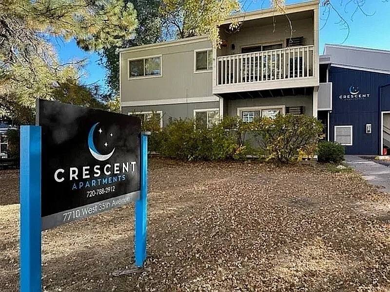 Crescent Apartments — Photo 3