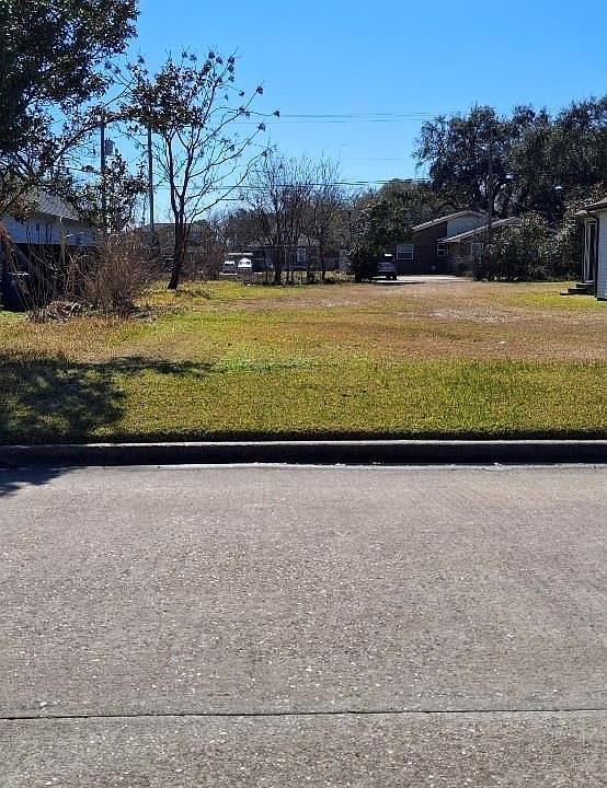 2nd image of 8 8th Ave N