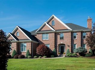 54 Brownstone Ct, East Amherst, NY 14051