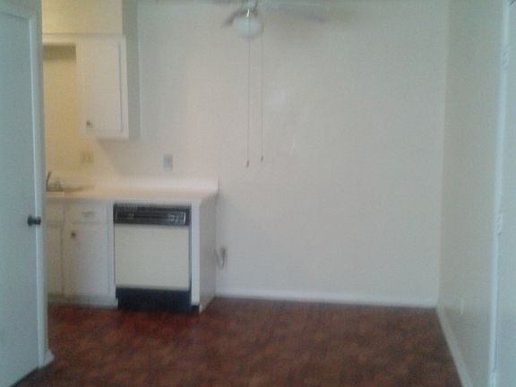 2nd image of 4307 Vfw Dr APT 10
