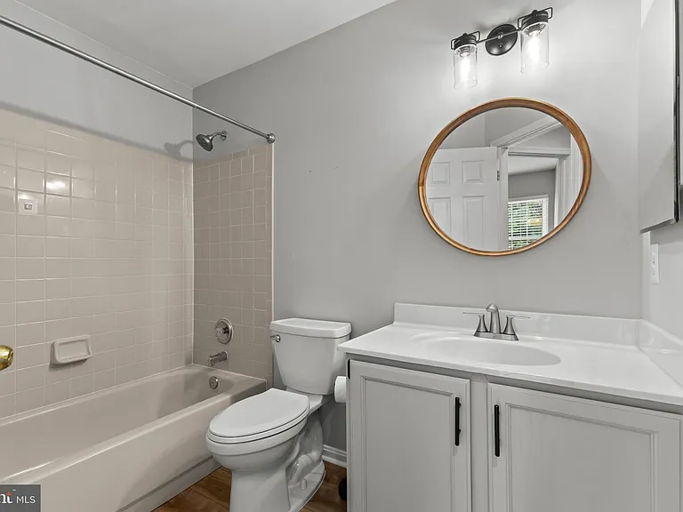 106 Hackley Ct — Photo 19