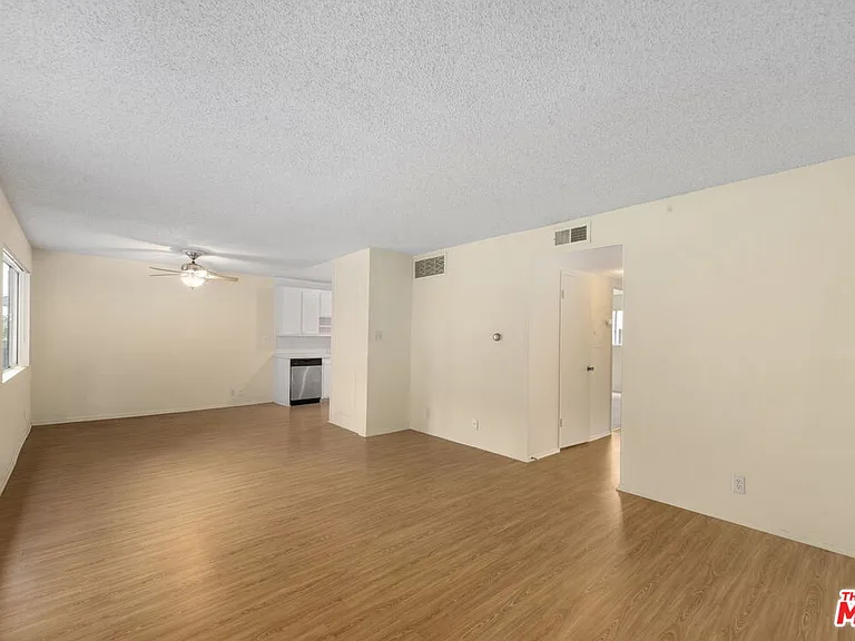 18555 Collins St #C11 — Photo 2