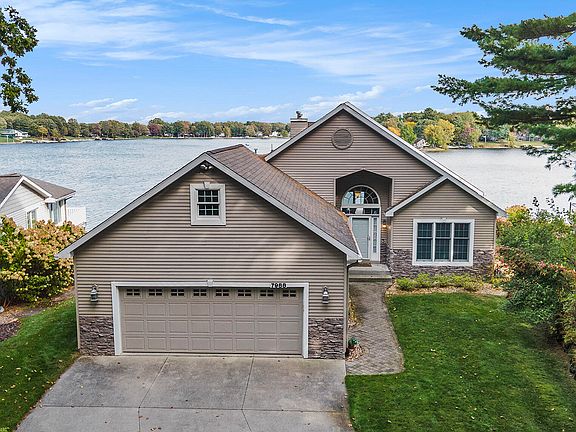 2nd image of 7988 Island Ct