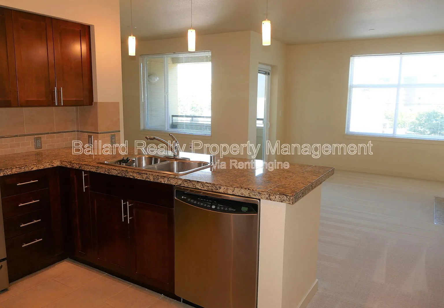 2 bed, 2.0 bath, 1037 sqft, $3,295 — Photo 2