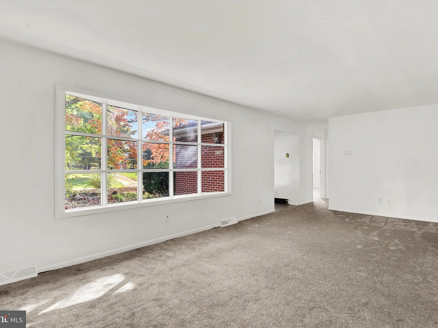 3 bed, 2748 sqft, $2,100 — Photo 3
