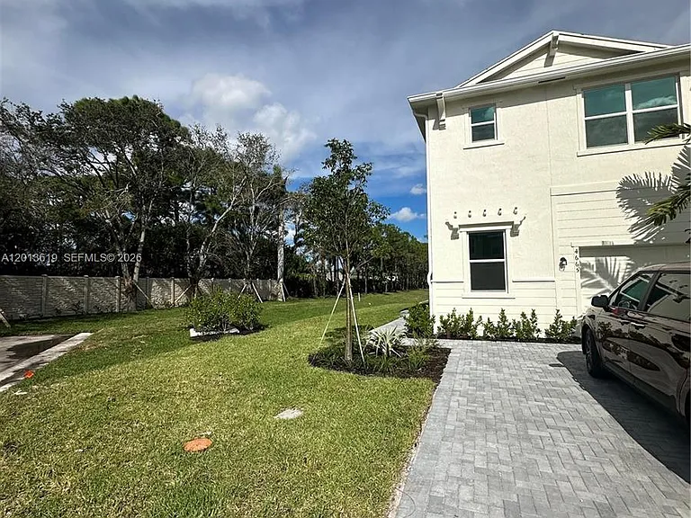 4665 Meyerson Pl — Photo 4