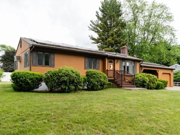 13 Hemlock Dr, Medway, MA 02053