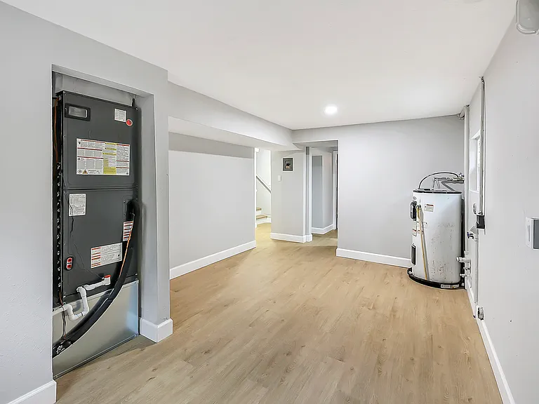 5321 NW 9th Pl — Photo 11