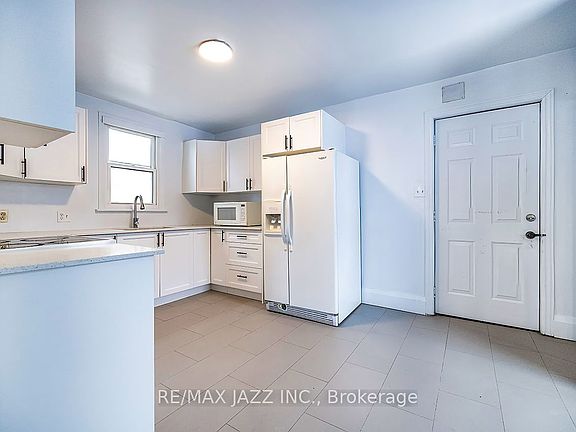3rd image of 548 Front St