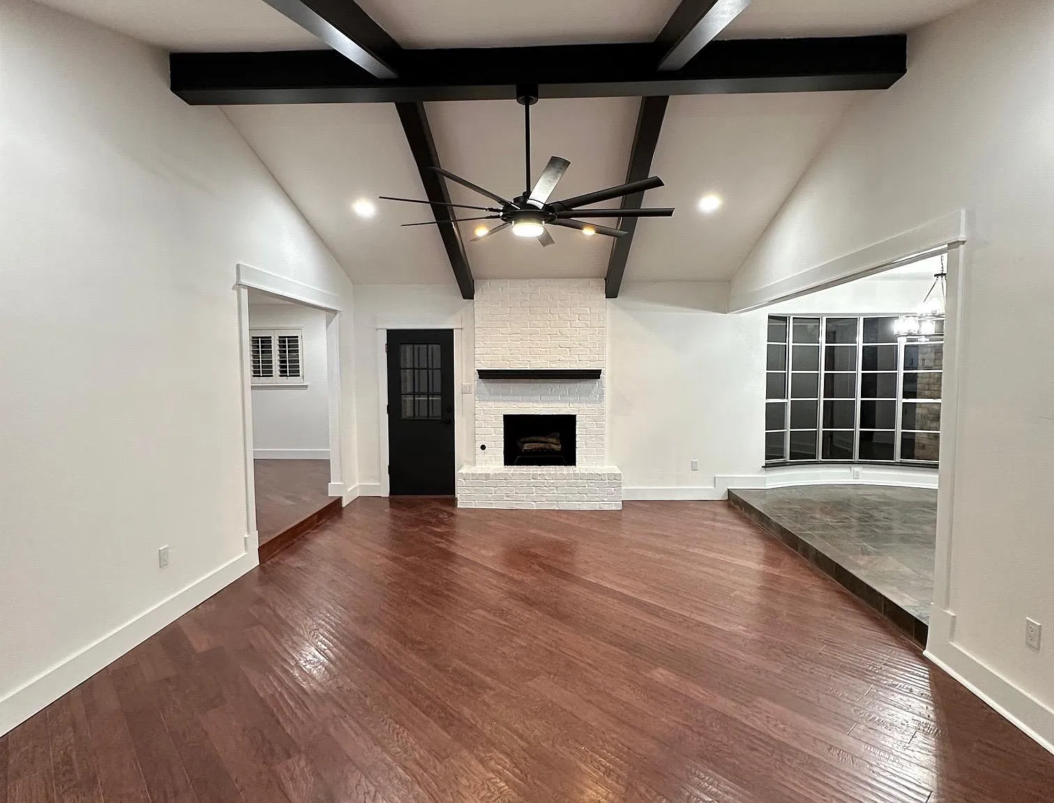 4 bed, 1992 sqft, $2,595 — Photo 3