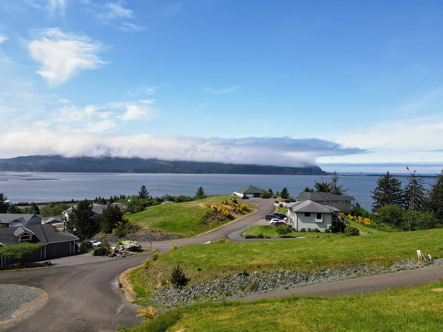 4 bed, 2.5 bath, 2345 sqft, $3,360 — Photo 2