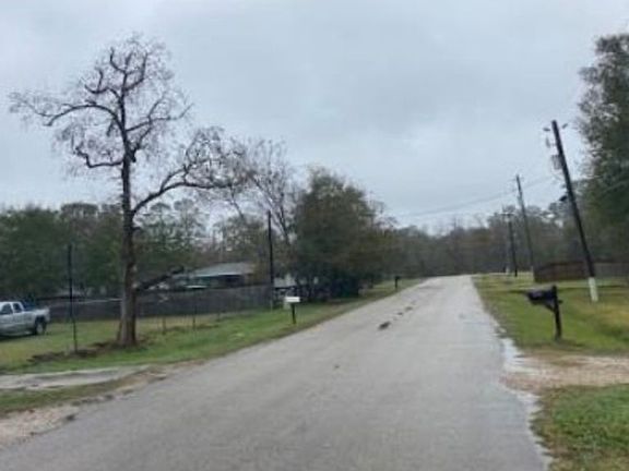 Exterior Neighborhood (street photo)