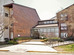 3085 Pheasant Creek Dr APT 106, Northbrook, IL 60062