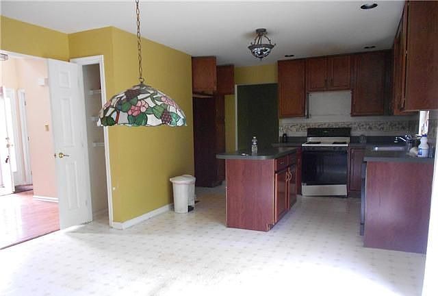 2nd image of 107 Chefield Ct