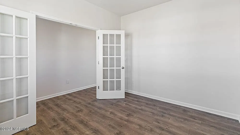 4 bed, 2.5 bath, 1991 sqft, $2,500 — Photo 4