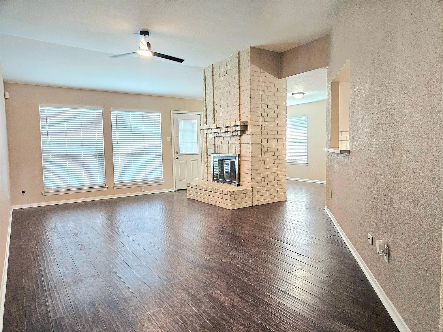 3 bed, 2.0 bath, 1452 sqft, $1,800 — Photo 3