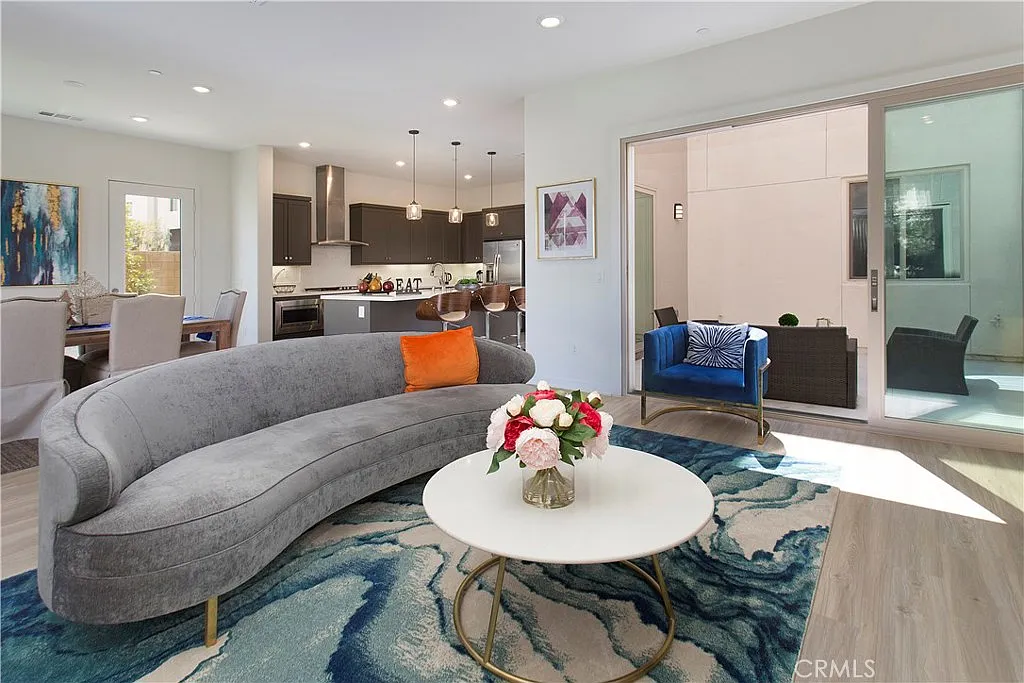 3 bed, 3.5 bath, 1988 sqft, $6,000 — Photo 4