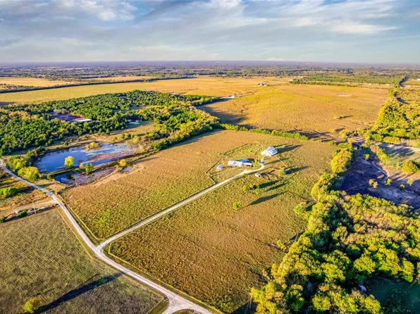1154 Outlaw Trl, Wolfe City, TX 75496