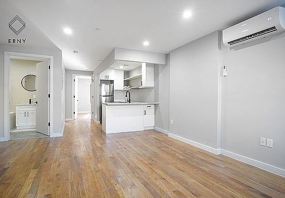 2nd image of 184 Hart St #1
