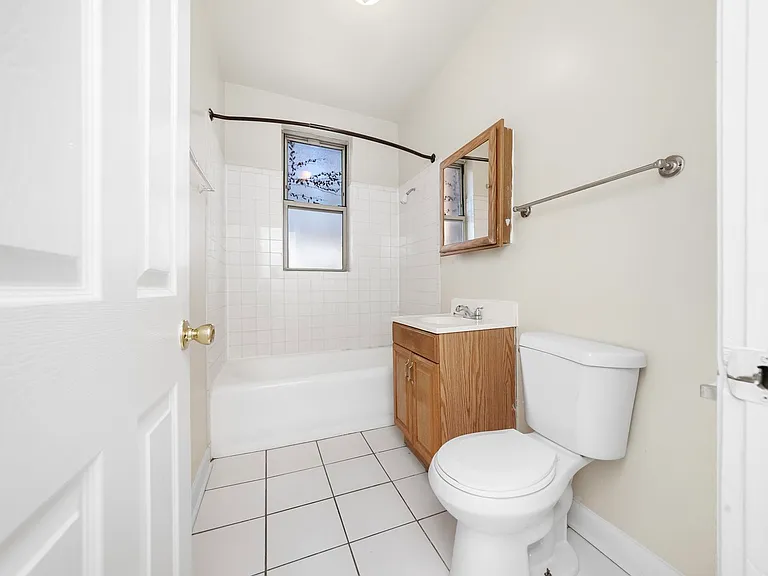 540 W Aldine Ave — Photo 7