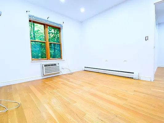 Rented by Bond New York | media 27