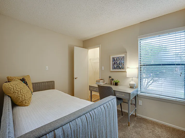 Indian Creek Apartments — Photo 9