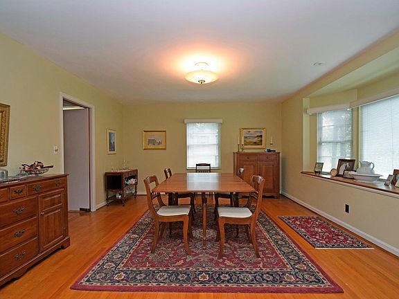 3rd image of 2940 Dunaway Ave