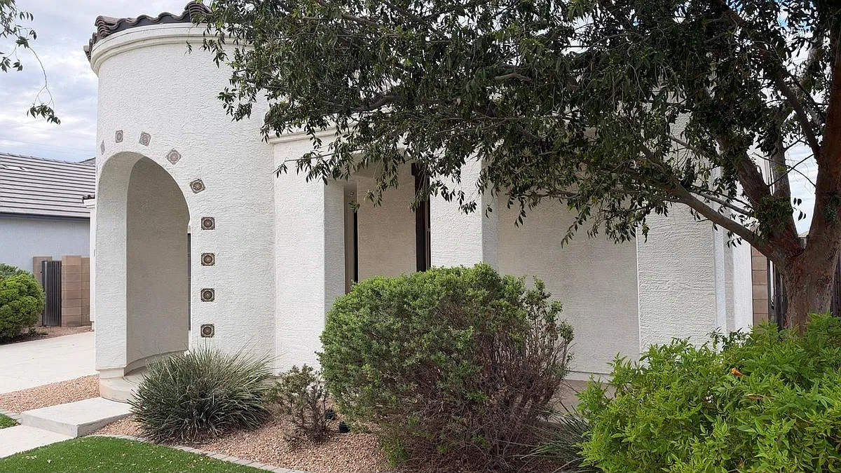 3 bed, 2.0 bath, 1942 sqft, $2,850 — Photo 3