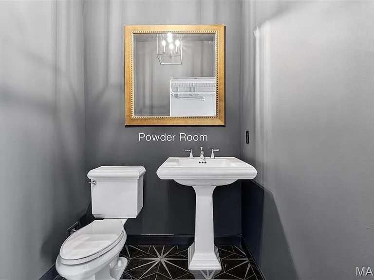2647 Locust St #2R — Photo 8