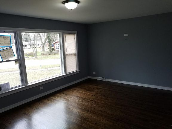 3rd image of 199 W Maple Dr