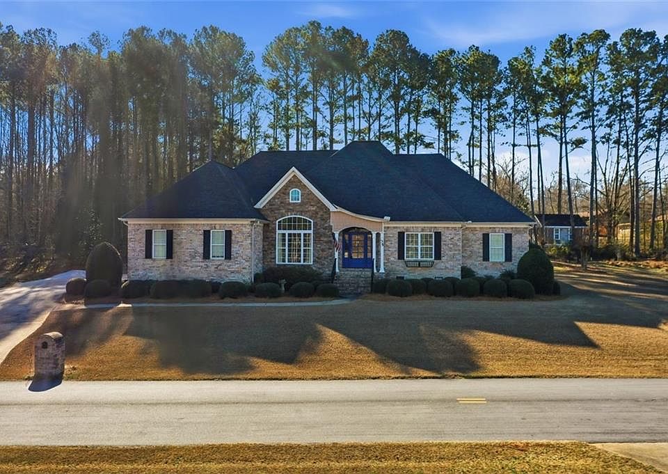 1st image of 35 Maple Valley Dr