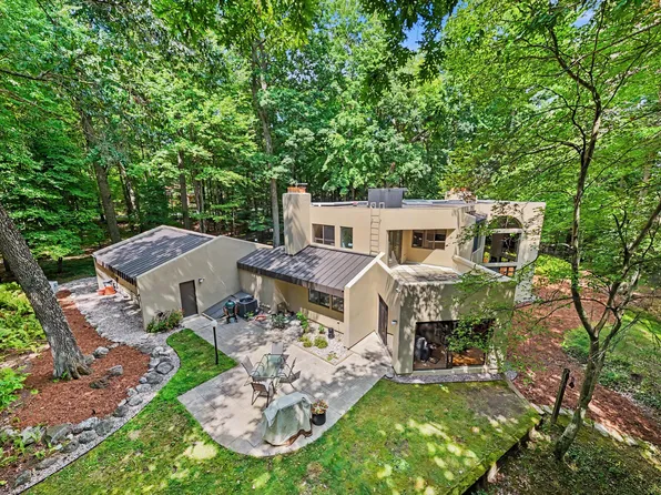 10109 Hathaway Dr, Greenville, MI 48838