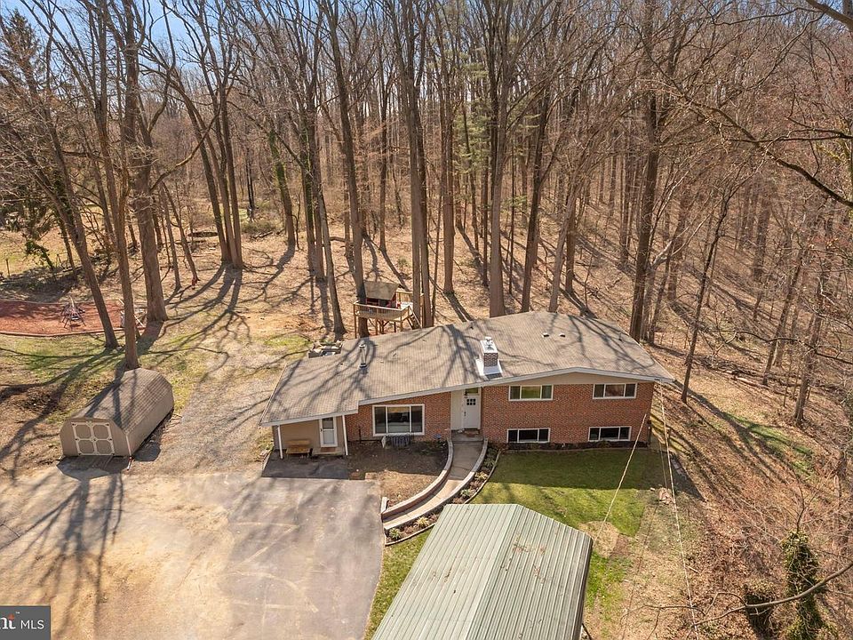 1st image of 352 S New Middletown Rd