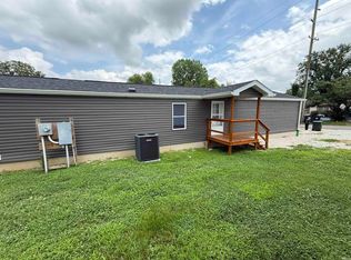 1020 E Glezen St, Petersburg, IN