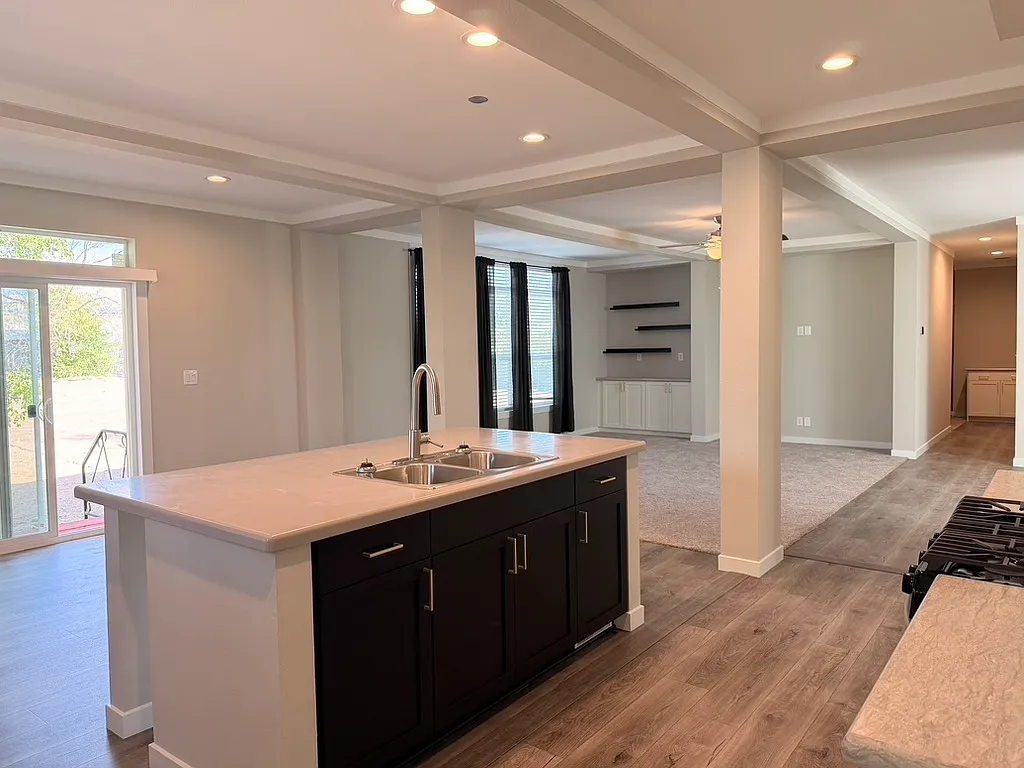 3 bed, 2040 sqft, $2,650 — Photo 4