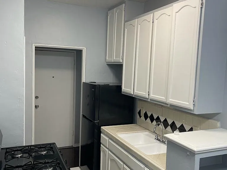 1197 N Ardmore Ave #14Y — Photo 6