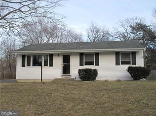 423 Hickory Ln, Mount Laurel, NJ 08054