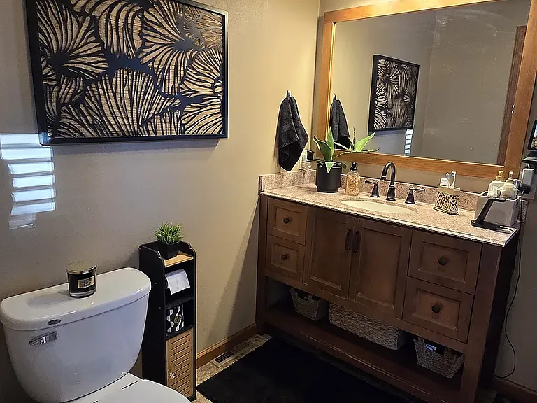 338 Lake Dr — Photo 8