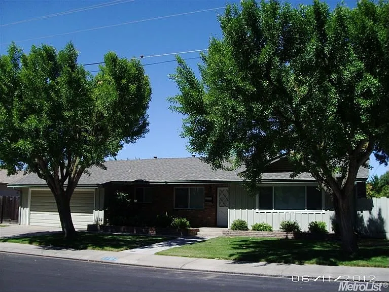 1707 Sandalwood Dr photo 1