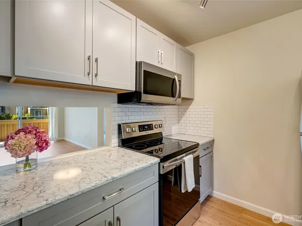 4811 180th Street SW #D202, Lynnwood, WA 98037