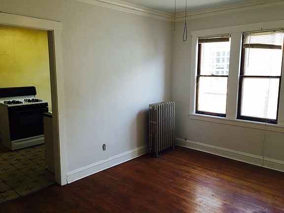 5th image of 5402 W Melrose St #2