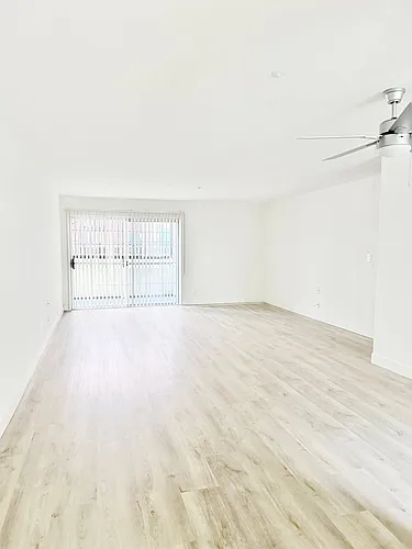 Classic and Modern 715 S Oxford Avenue Apartments! Photo 1
