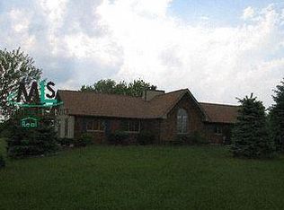 9104 N Buckhorn Ln, Brighton, MI 48116