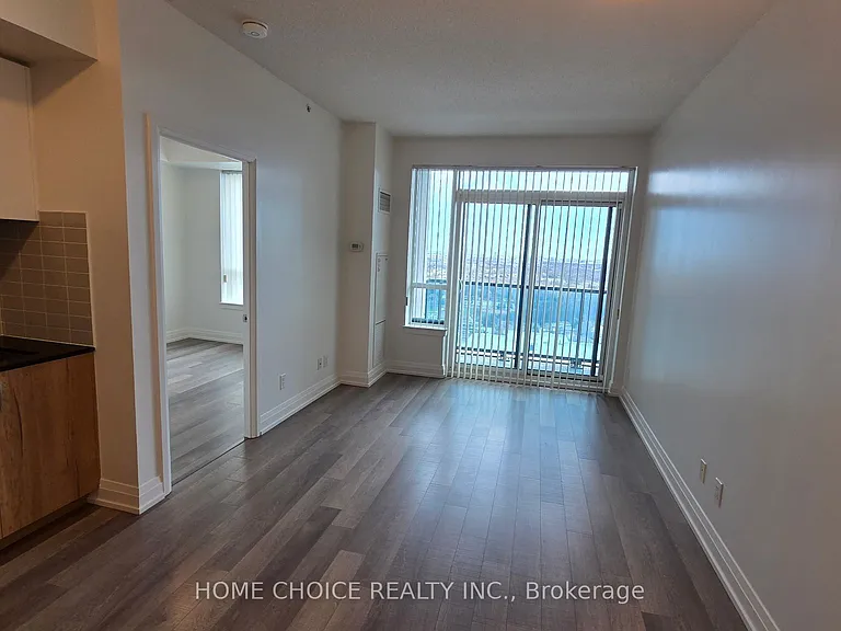 7165 Yonge St #Penthouse 103 — Photo 11