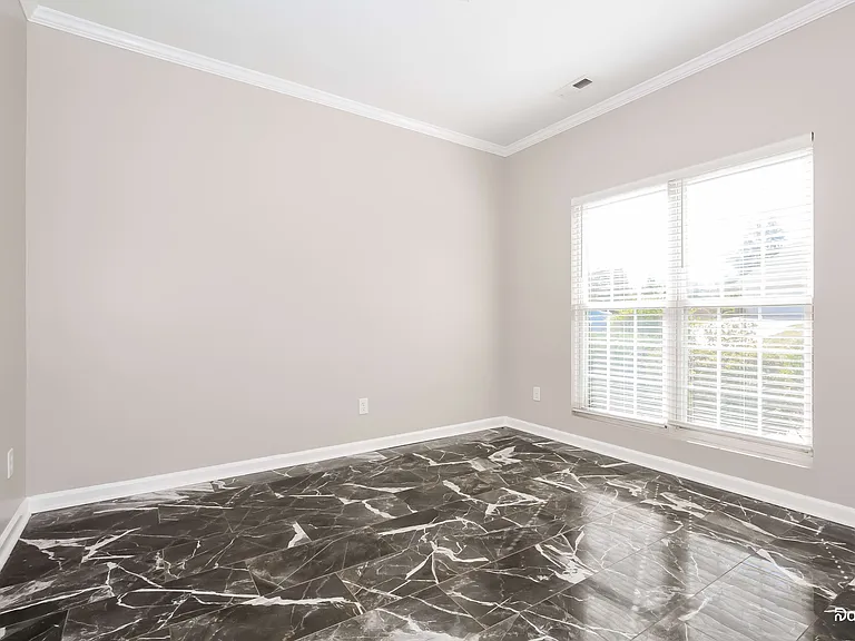 637 Nova Ave — Photo 12