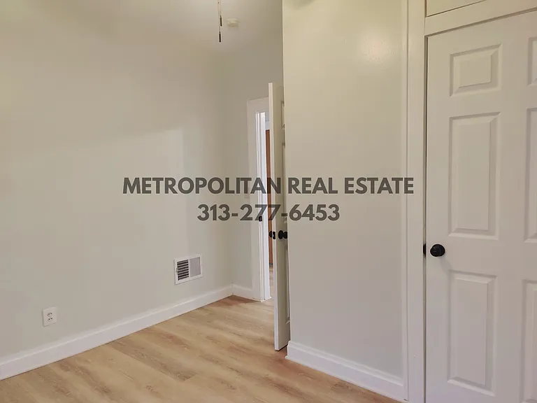 22340 Park St — Photo 16