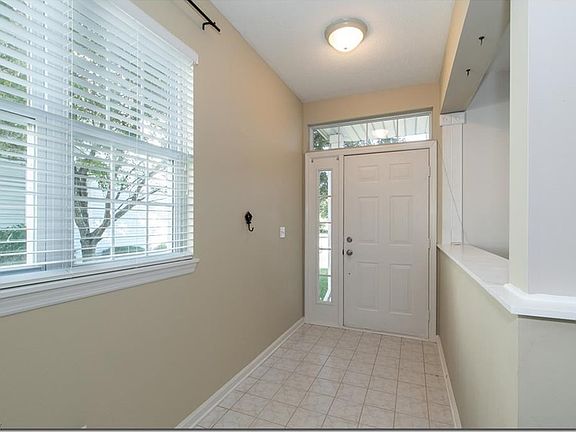 4th image of 9794 Sugarbush Cir