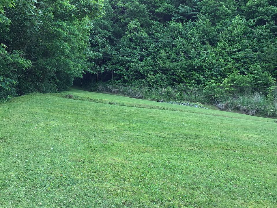 2nd image of 2748 Caroline Ave