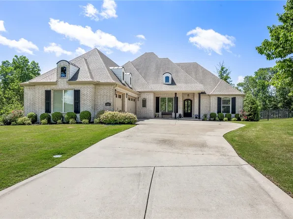 1450 Le Chesnay Dr, Centerton, AR 72719